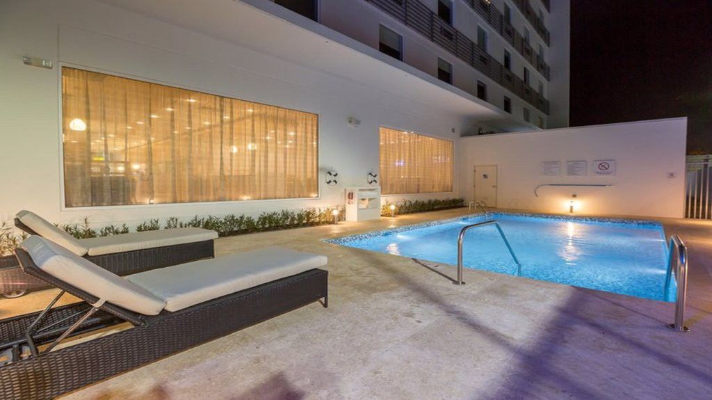 Holiday Inn Express & Suites Houston E - Pasadena Exterior photo